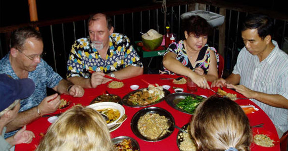 Kapitel: »Unforgettable«, Seite 146 – 153 … v.l.n.r.: Der beste Ehemann von allen, Tilman Schröder, Betty Toe, Tan